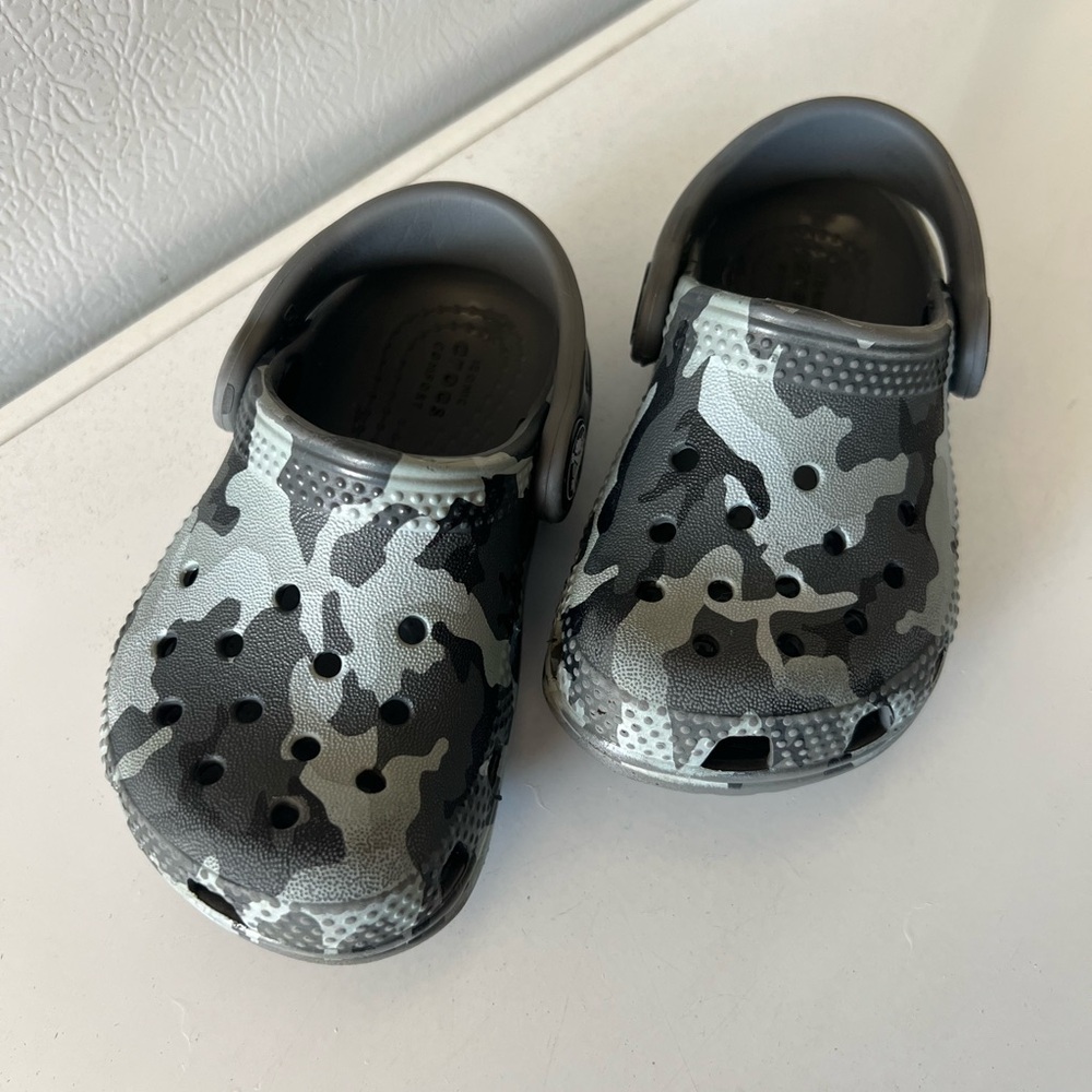 Toddler Size 5 Camouflage Crocs